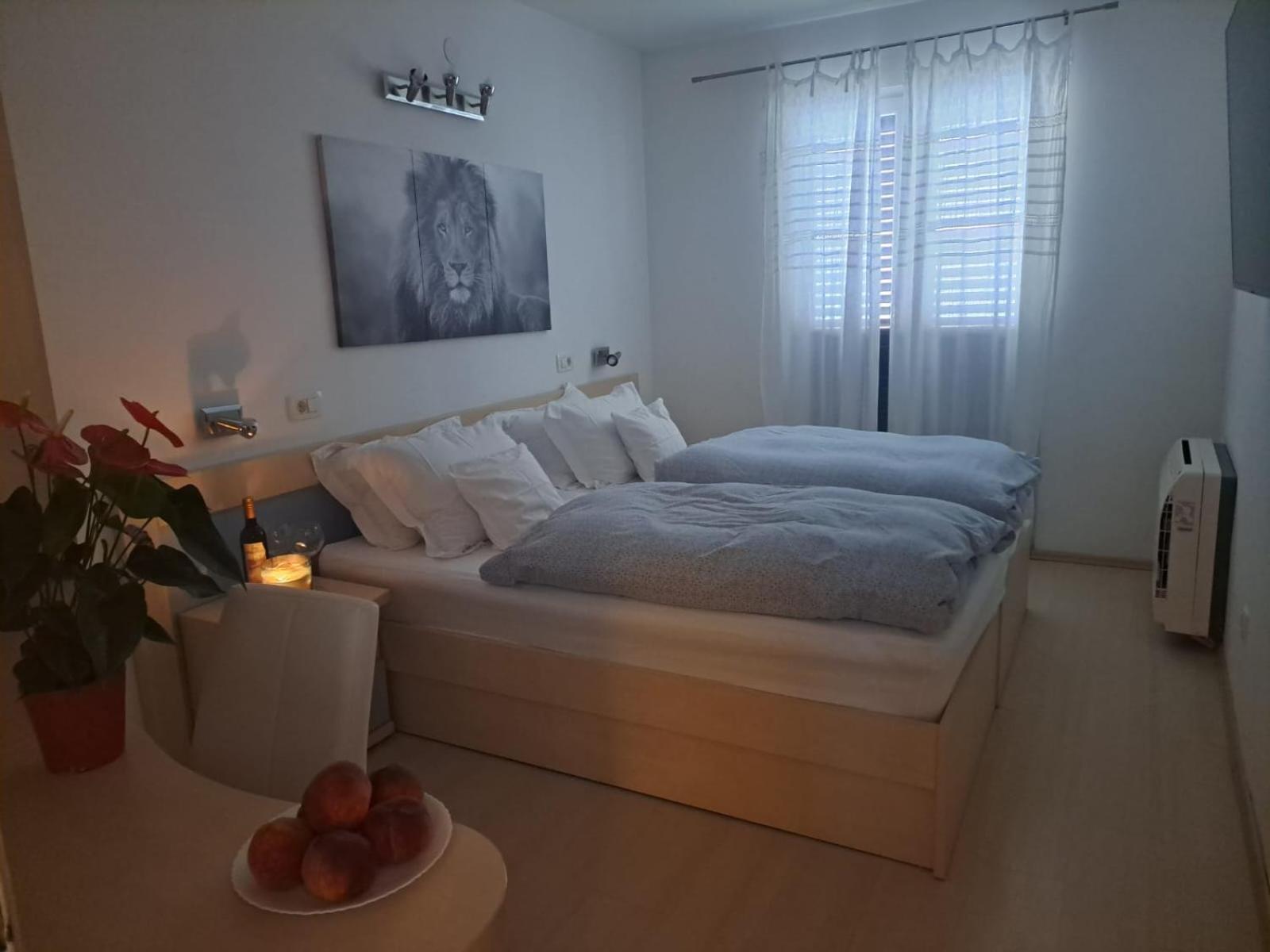 Lavica * Podstrana